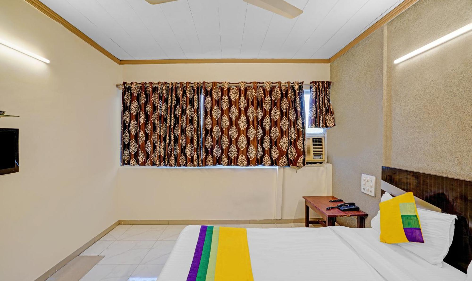 Itsy Hotels Aakash,100 Mts From Sardar Patel Stadium Ahmedabad Bagian luar foto