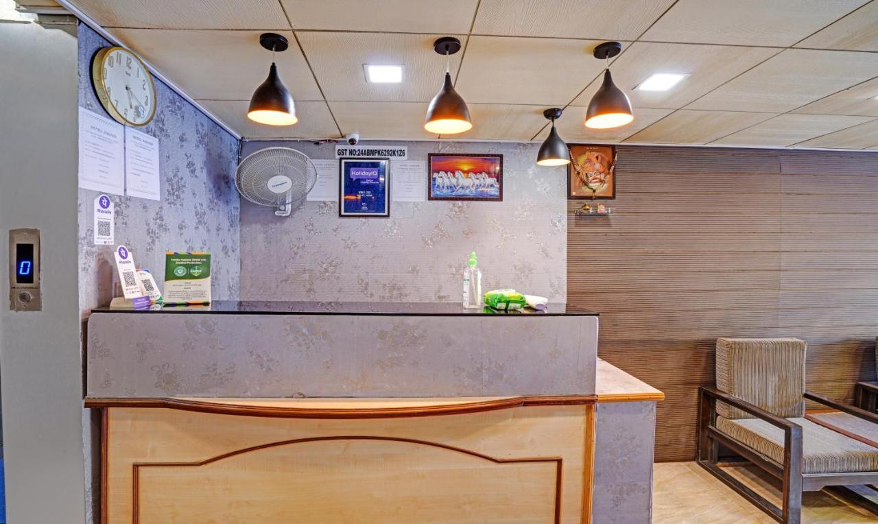 Itsy Hotels Aakash,100 Mts From Sardar Patel Stadium Ahmedabad Bagian luar foto