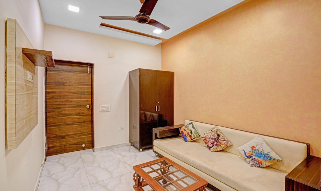 Itsy Hotels Aakash,100 Mts From Sardar Patel Stadium Ahmedabad Bagian luar foto