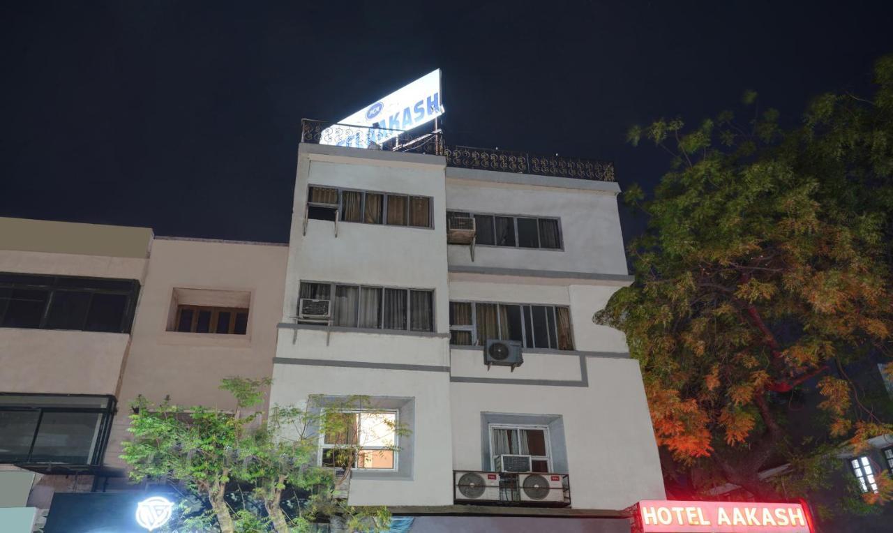 Itsy Hotels Aakash,100 Mts From Sardar Patel Stadium Ahmedabad Bagian luar foto