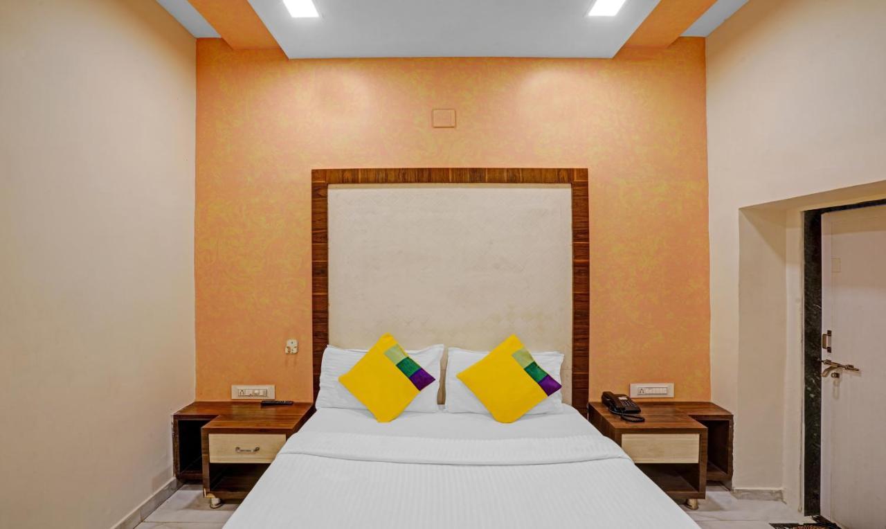 Itsy Hotels Aakash,100 Mts From Sardar Patel Stadium Ahmedabad Bagian luar foto